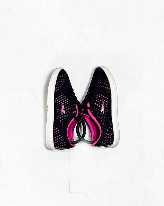 WOMEN’S SPORTS SHOES